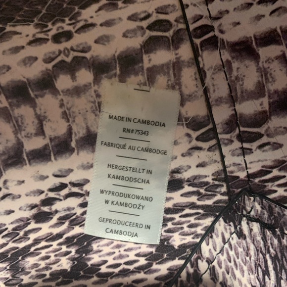 Large Black Tote Bag with Snake Kin print inside - Picture 6 of 6